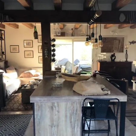 ヴィラ Cosy Avec Piscine Et En Bord De