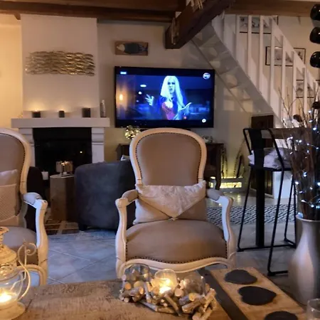 Cosy Avec Piscine Et En Bord De *