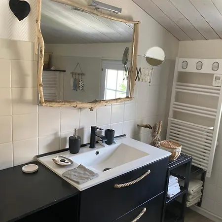 Cosy Avec Piscine Et En Bord De *