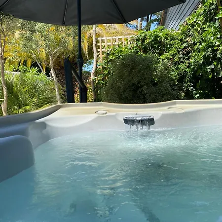 ヴィラ Cosy Avec Piscine Et En Bord De *