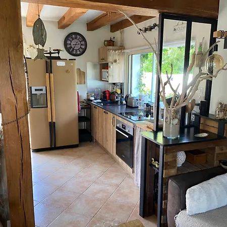 ヴィラ Cosy Avec Piscine Et En Bord De