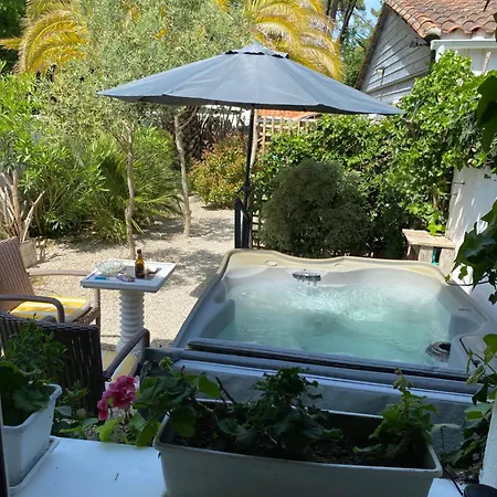 ヴィラ Cosy Avec Piscine Et En Bord De *