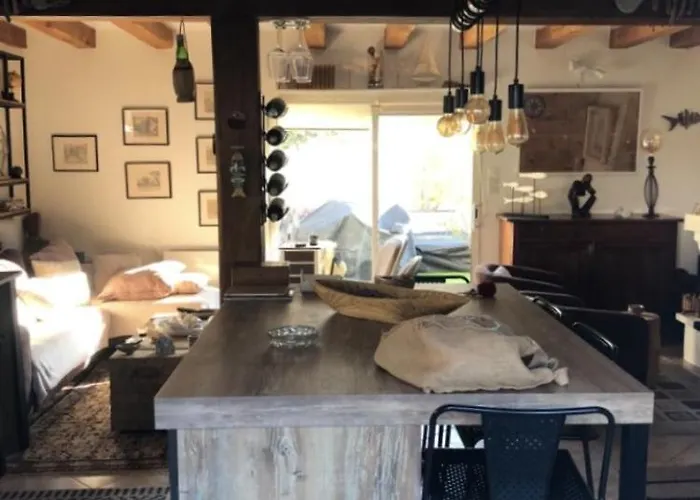 Villa Cosy Avec Piscine Et En Bord De