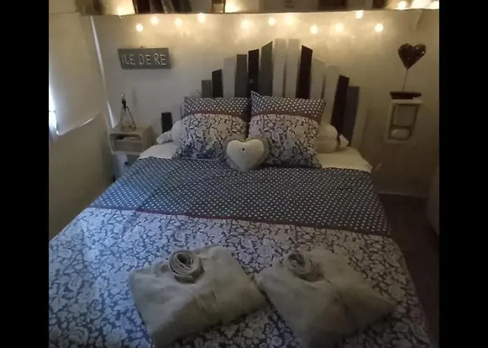 Villa Cosy Avec Piscine Et En Bord De *