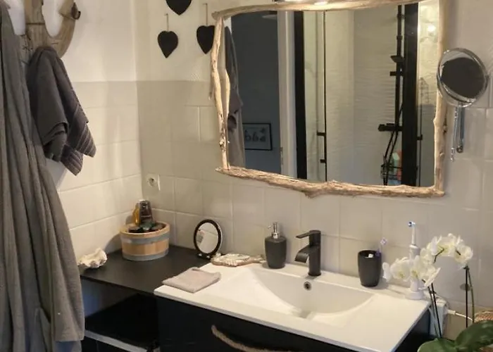 Cosy Avec Piscine Et En Bord De *